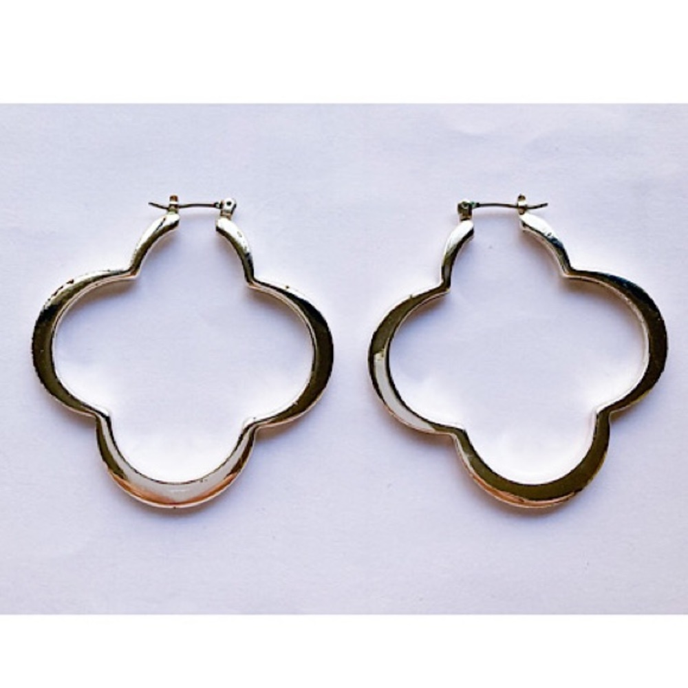 Womens Medium Pierced Four Leaf Clover Hoop Earrings Silver Tone Pre Owned